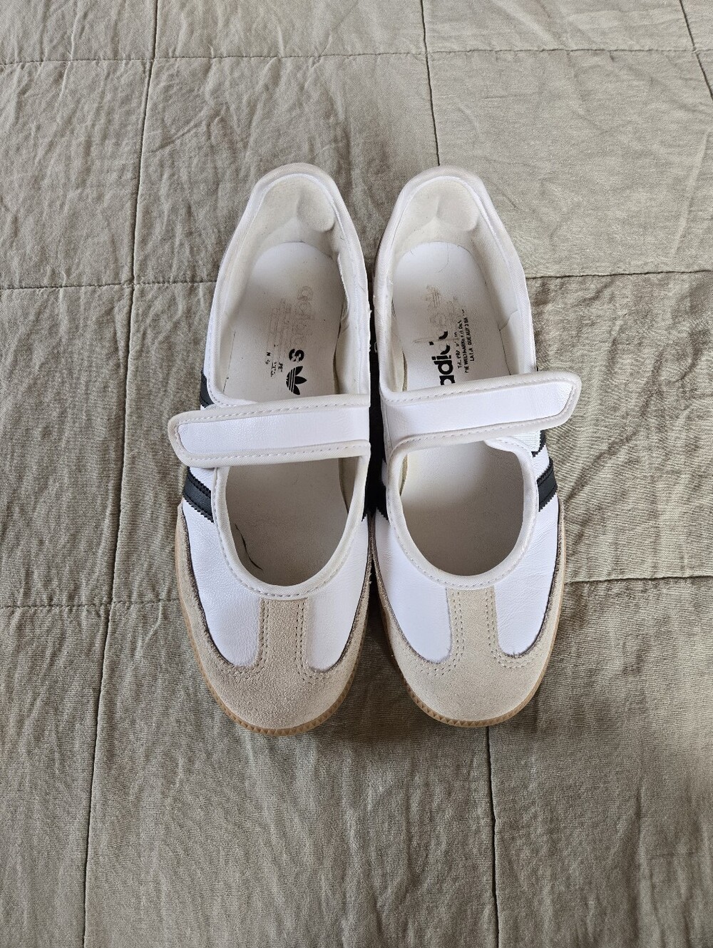 adidas Originals Women's Samba Jane Shoe - White/Black/Gum